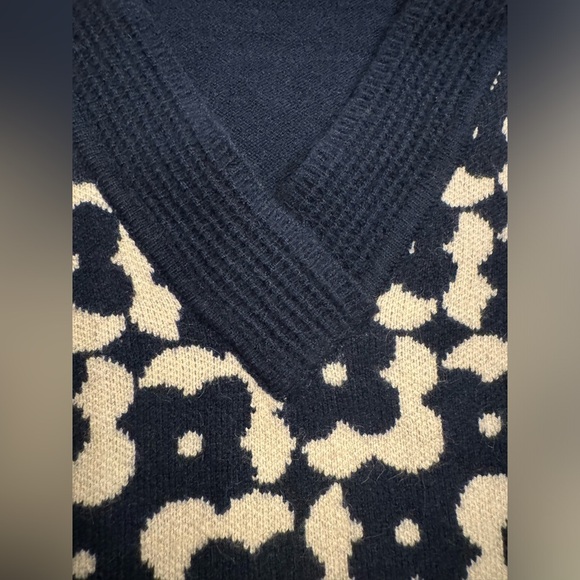 Leo & Ugo Paris Navy and White Floral Patterned Women's Sweater, sz XL - Picture 4 of 8
